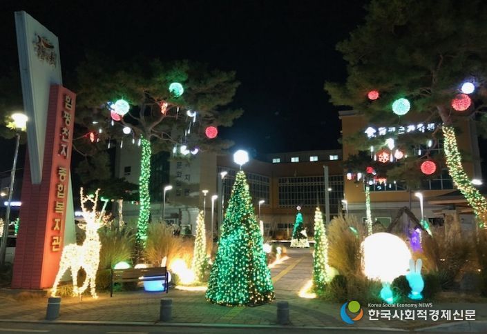 함평군 천지종합복지관 정원 야간경관 전경