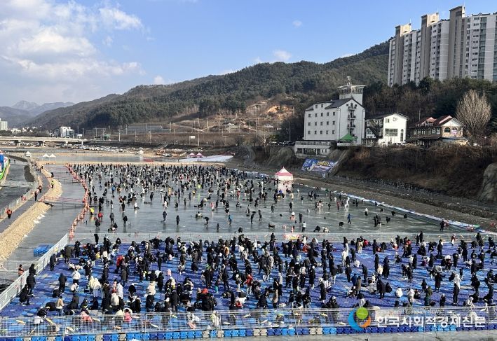 홍천 인삼 송어, 겨울축제 중심에 서다....홍천강 꽁꽁축제 개막 3일간 5만8천여 명 방문 ‘북적’