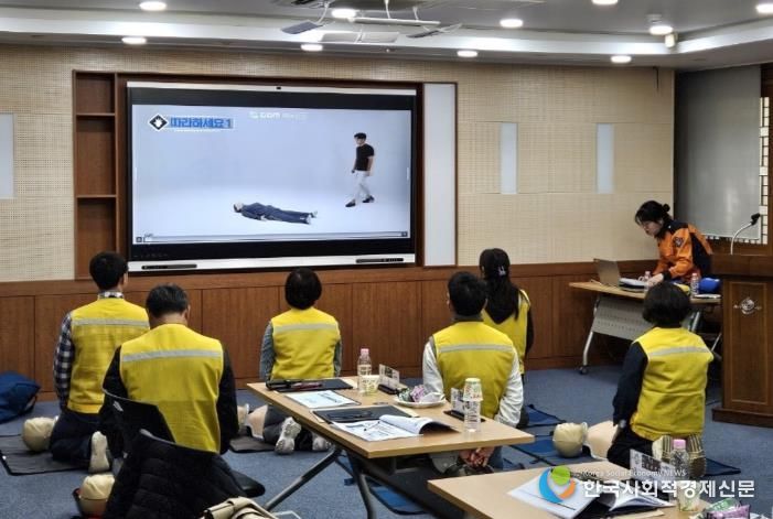 지난 7일 나주시청 이화실에서 진행된 ‘나주시 안전보안관 위촉 및 역량 강화 안전교육’ 실시 모습.